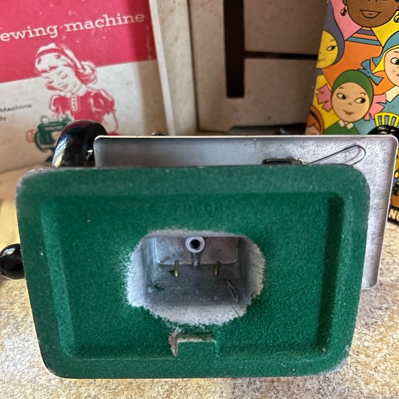 Antique 1955 Singer Child's Sewing Machine - Picture 7 of 12